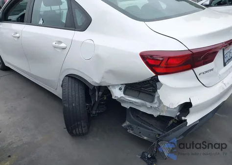 2022 Kia Forte Lxs z USA, uszkodzony, nr VIN 3KPF24AD7NE487564